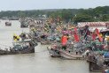 বৈরী আবহাওয়া ও সাগরে মাছ কম পাওয়ায় লোকসানে তীরে ফিরছেন জেলেরা